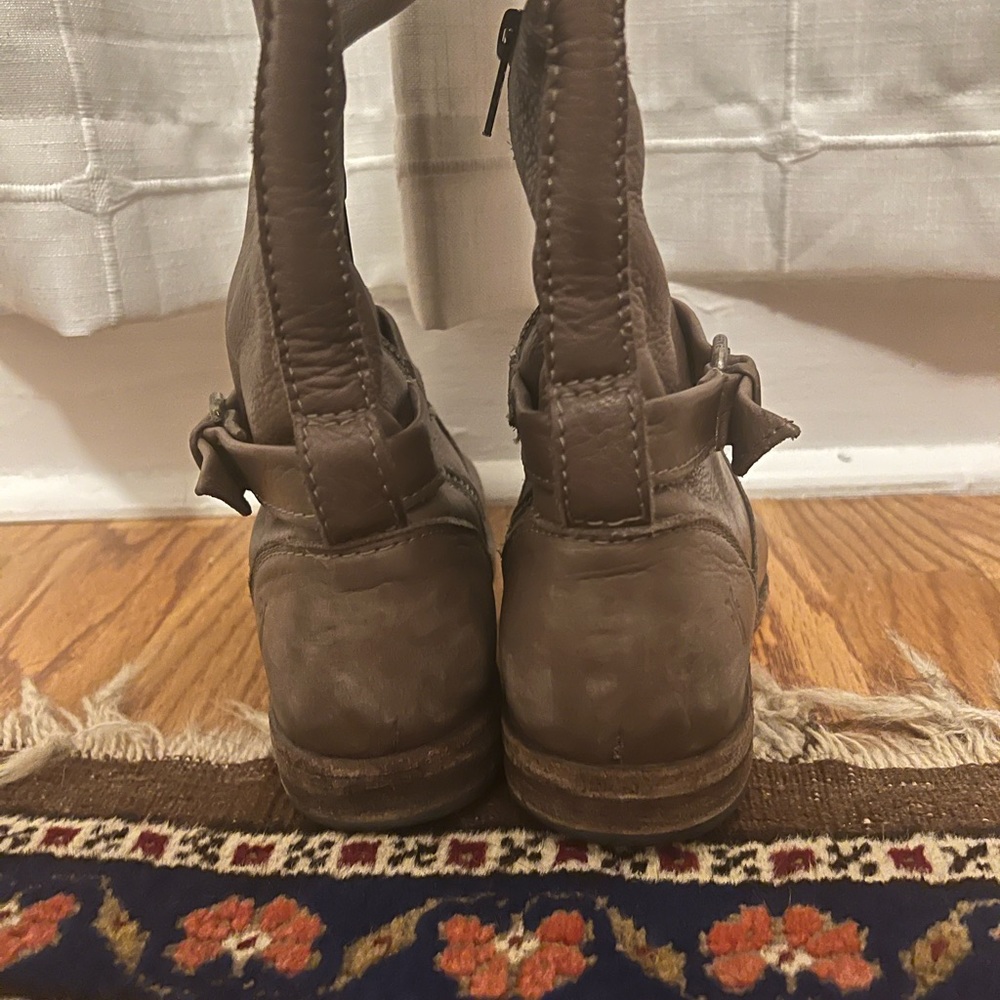 Frye Riding Boot size 7 - Picture 6 of 8